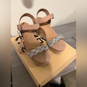 NWT Madden NYC Sparkly Wedges Size 7